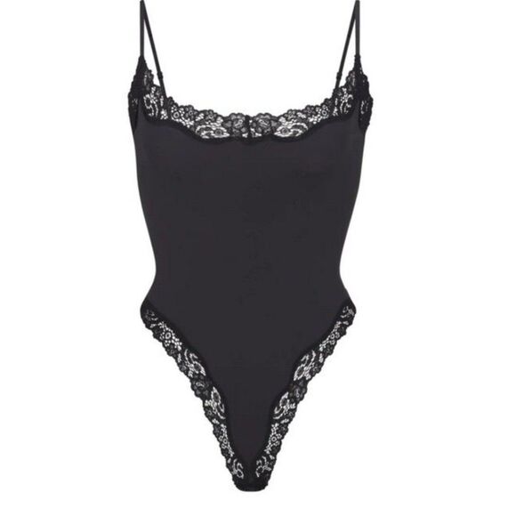 SKIMS Tops - skims fits everybody bodysuit onyx lace